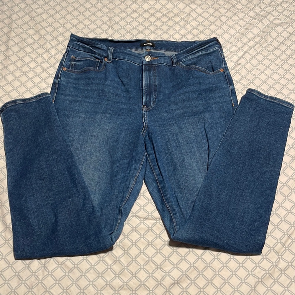 Women’s Express Ultra Stretch jeans. Size Large tall, fits size 12,14, and 16.
